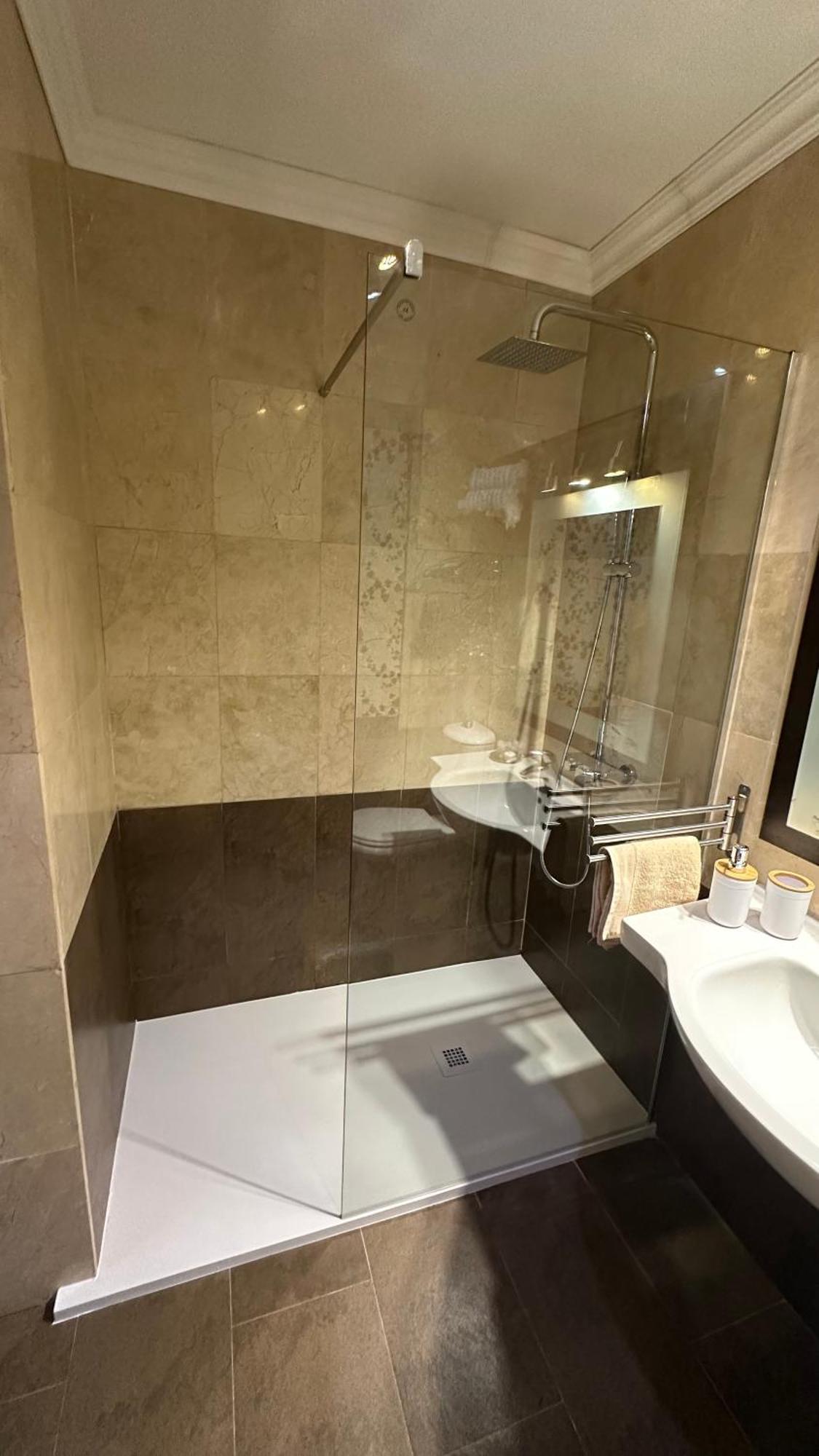 Apartment Windsor أذيخي المظهر الخارجي الصورة