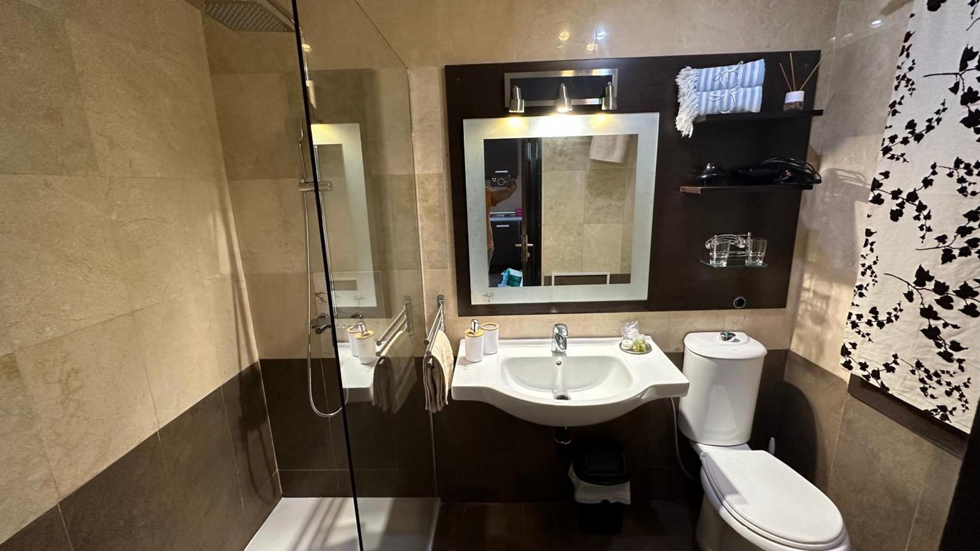 Apartment Windsor أذيخي المظهر الخارجي الصورة